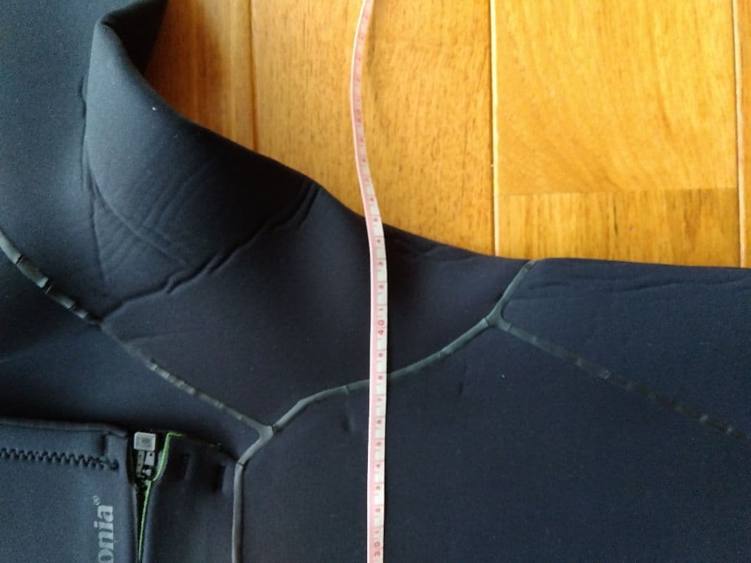 momo　patagonia R3ウェットスーツ
