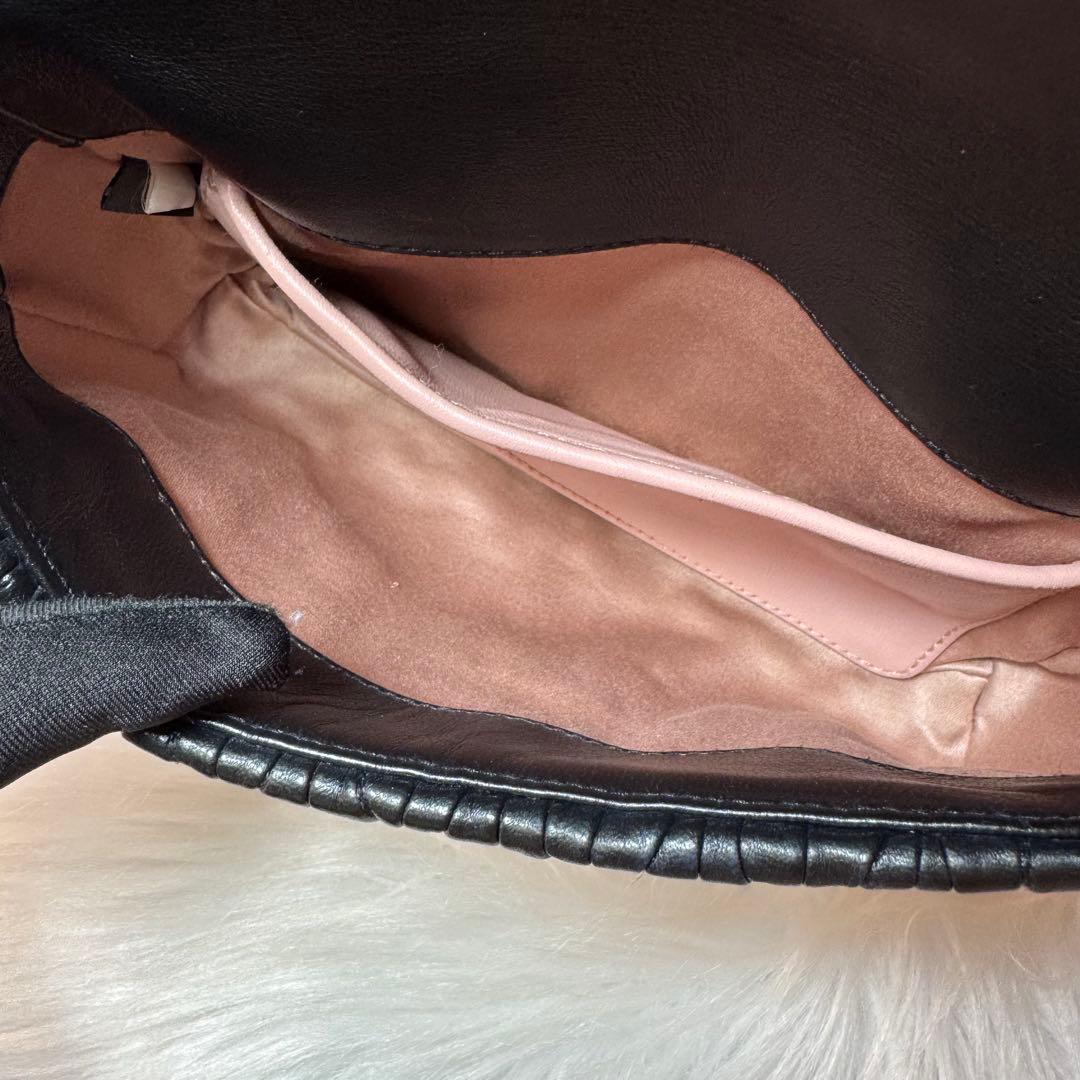 miu miu ミュウミュウ　マテラッセ　レザー　ショルダーバッグ　ブラック　黒