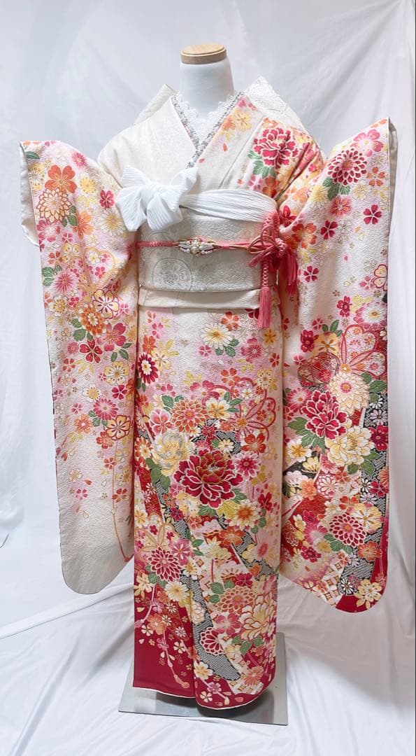 白地に赤とピンクの花柄 振袖フルセット　振袖　振袖セット　成人式　振袖6点セット