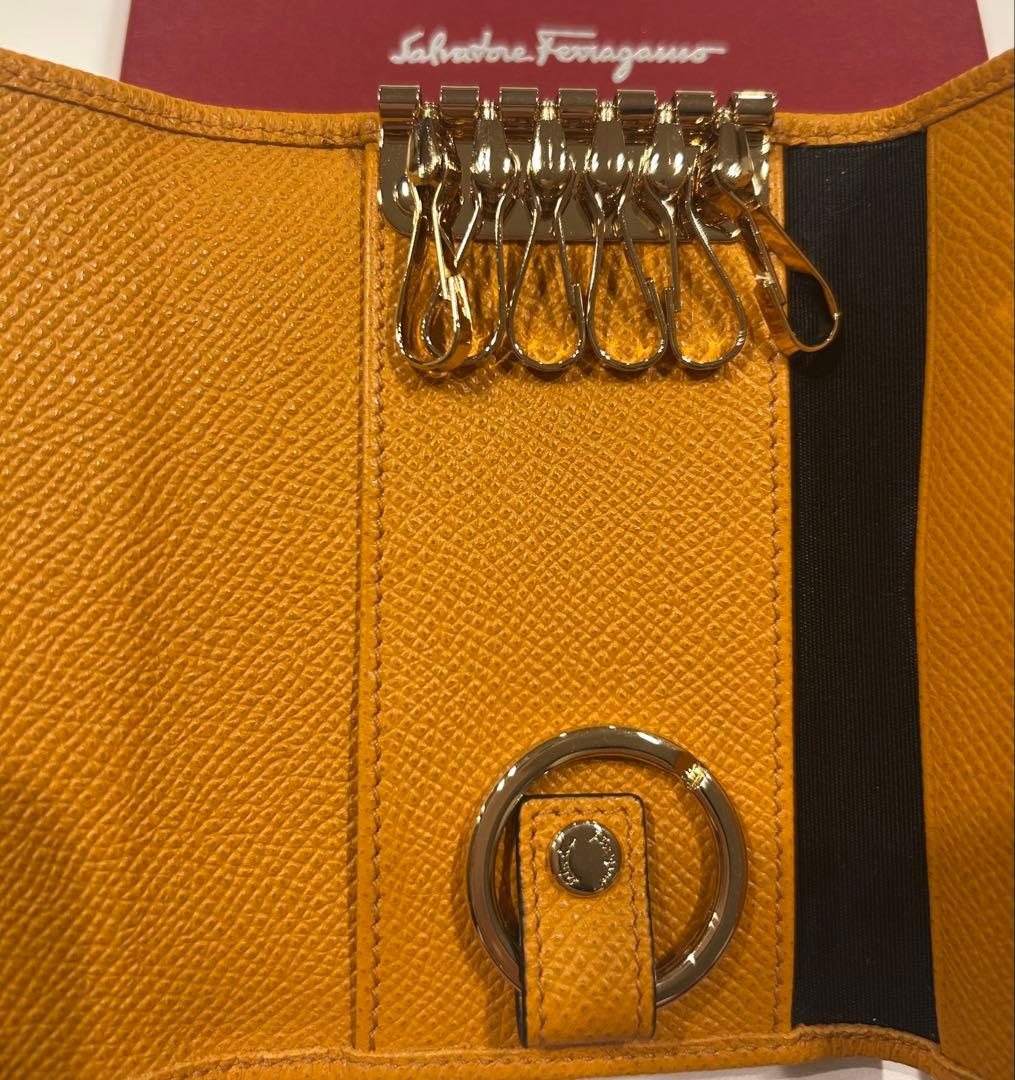 Salvatore Ferragamo イエローレザーキーケース