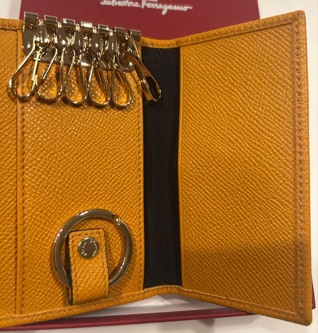 Salvatore Ferragamo イエローレザーキーケース