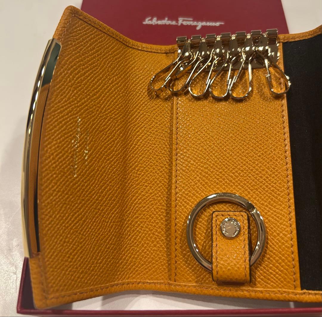 Salvatore Ferragamo イエローレザーキーケース