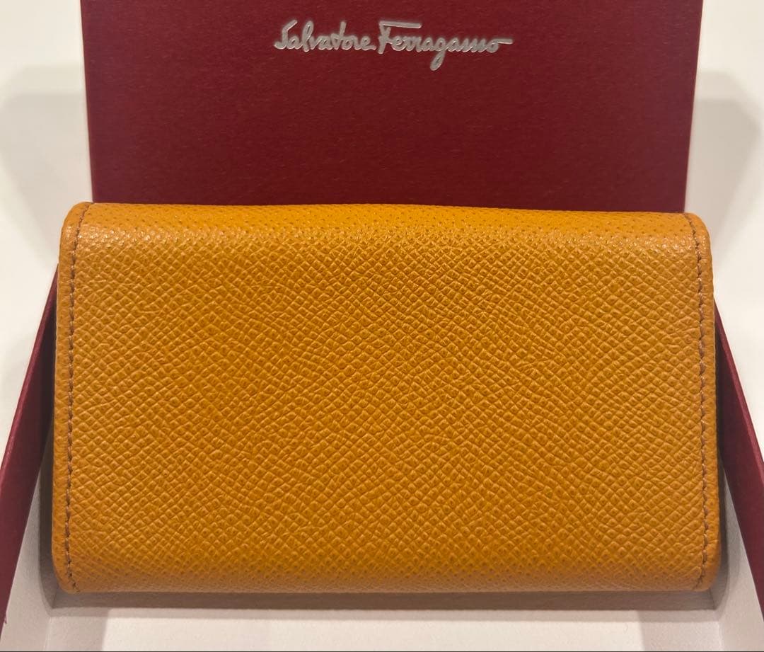 Salvatore Ferragamo イエローレザーキーケース