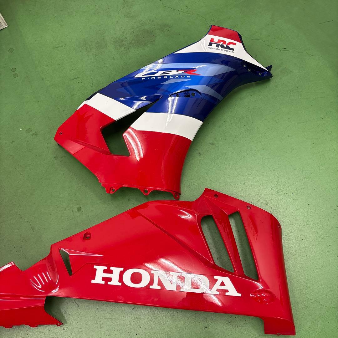 CBR1000RR-R(SC82) 右センター&アンダーカウル(中古) 訳アリ