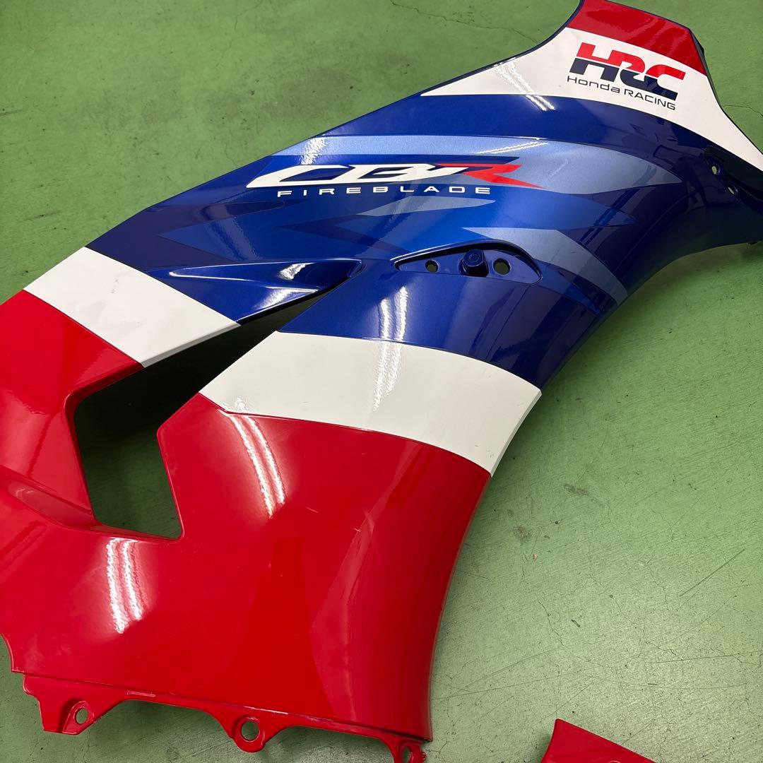 CBR1000RR-R(SC82) 右センター&アンダーカウル(中古) 訳アリ
