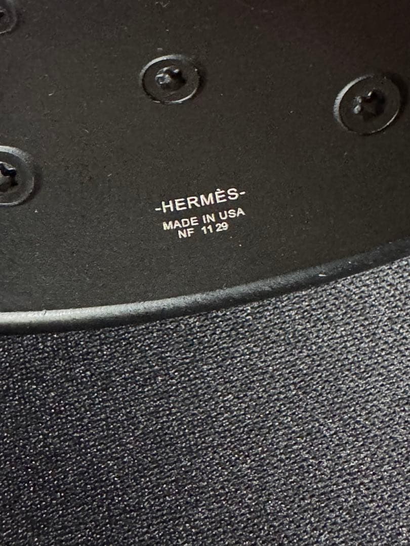 HERMÈS エルメス　コリエドシアン・カフ　バングル　スタッズ付きバングル