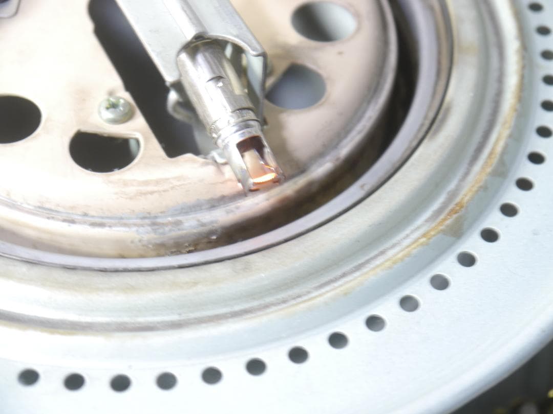 送料込❤動作品◆２０１３年◆　コロナ　灯油ストーブ 　 ホワイト