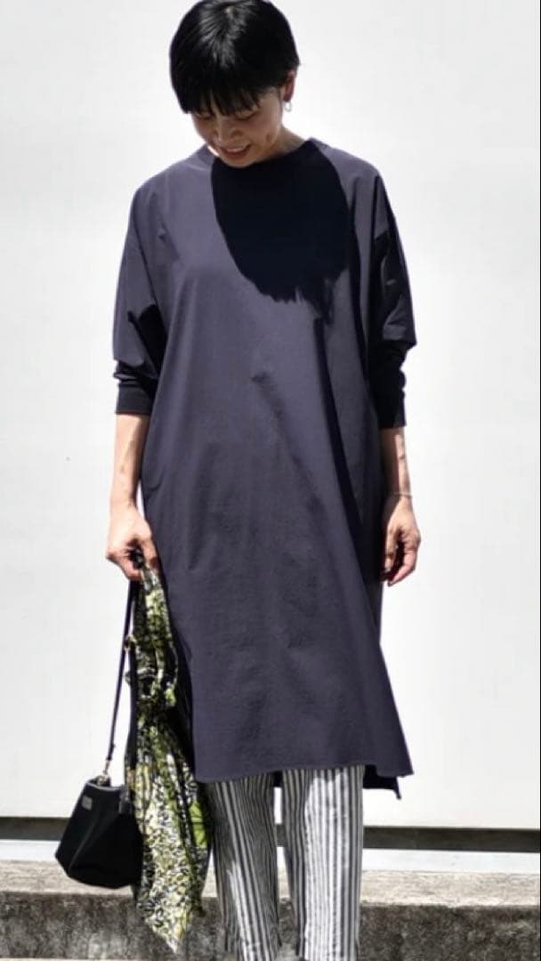 アワーホームOUR ハリ感素材のチュニック丈プルオーバー　ダークネイビー