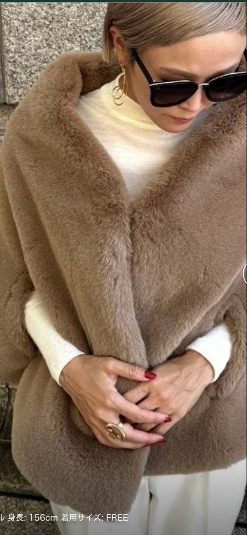 ジェンヌ　JENNE ベージュ ポンチョ・ケープコート