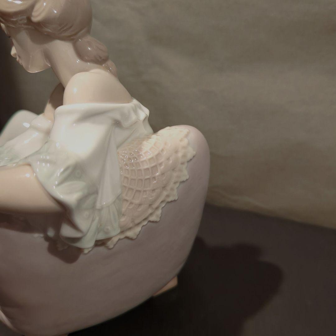 ♢LLADRO♢リヤドロ　 NO.6768　 読書のお供 　　女性と猫　読書