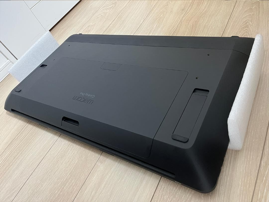 液タブ・ペンタブ Wacom Cintiq Pro 24 touch DTH-2420/K0