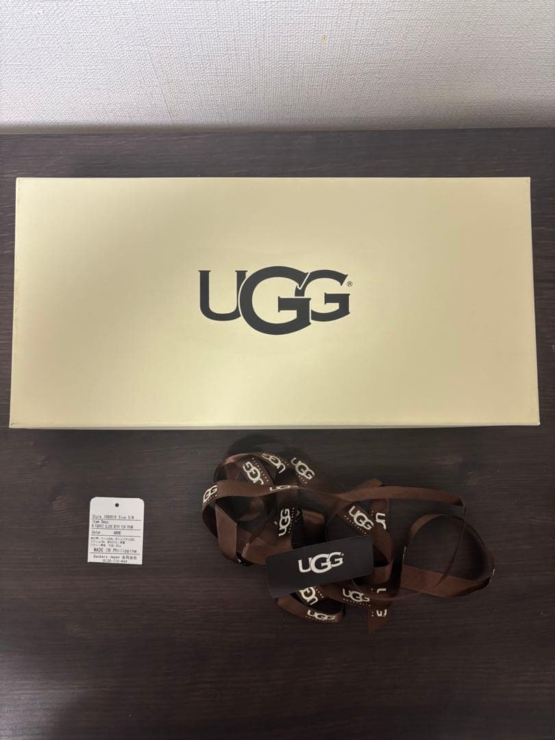 なりカツ UGG グレー 手袋