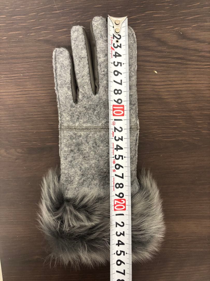 なりカツ UGG グレー 手袋