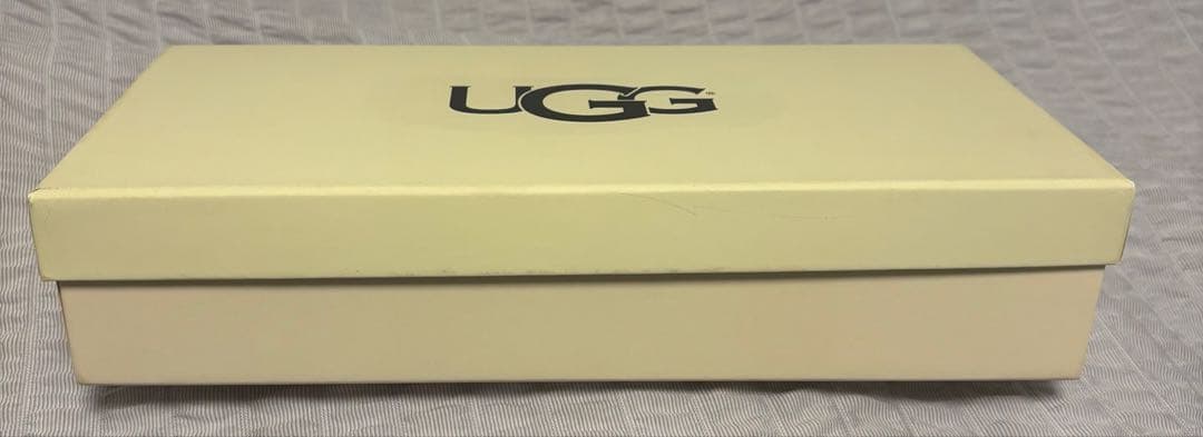 なりカツ UGG グレー 手袋