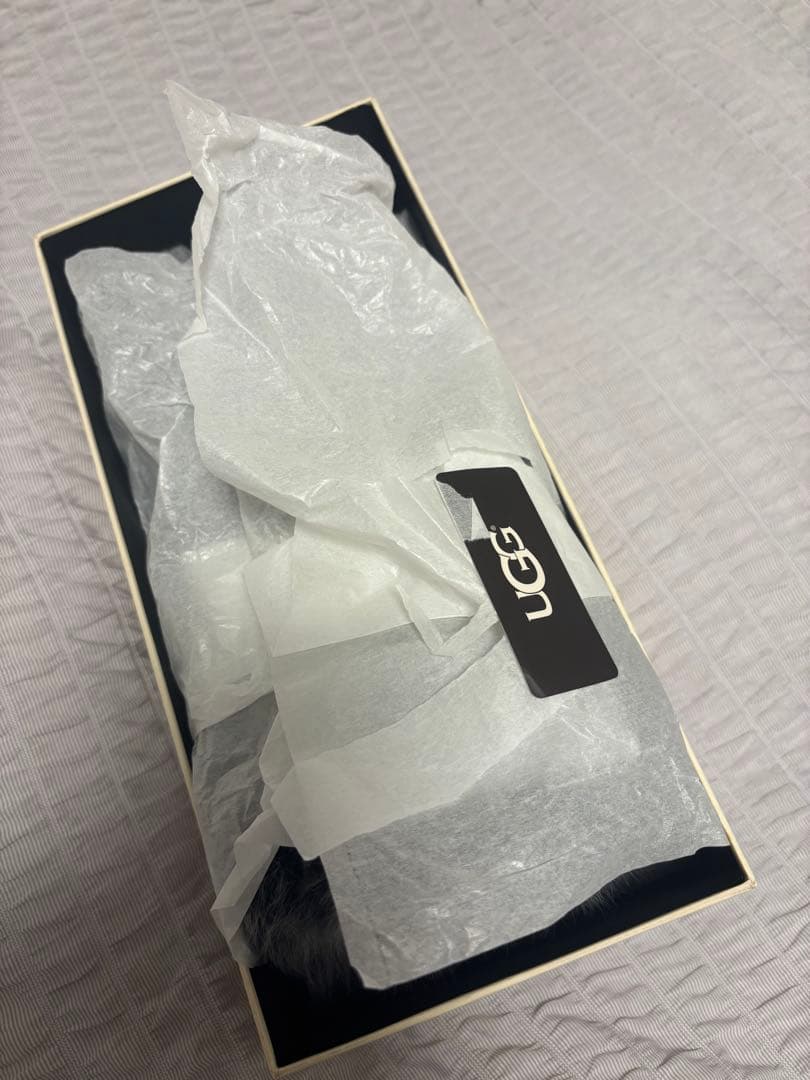 なりカツ UGG グレー 手袋