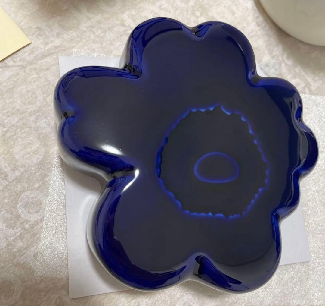 新品　マリメッコ　ウニッコ　キャニスター