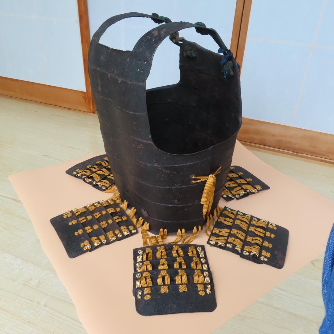 江戸時代の本物です。一枚柏紋二枚胴（鎧兜・鎧・甲冑・胴・具足)