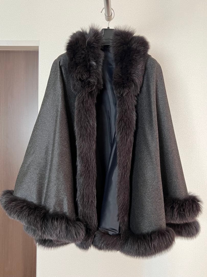 新品未使用イタリア製カシミヤ ケープ コート　ポンチョ サガファー ￼フォックス