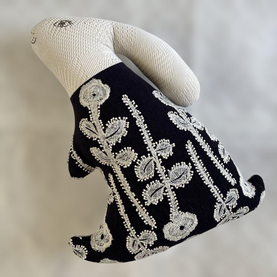 ミナペルホネン うさぎクッション　frost garden ネイビー