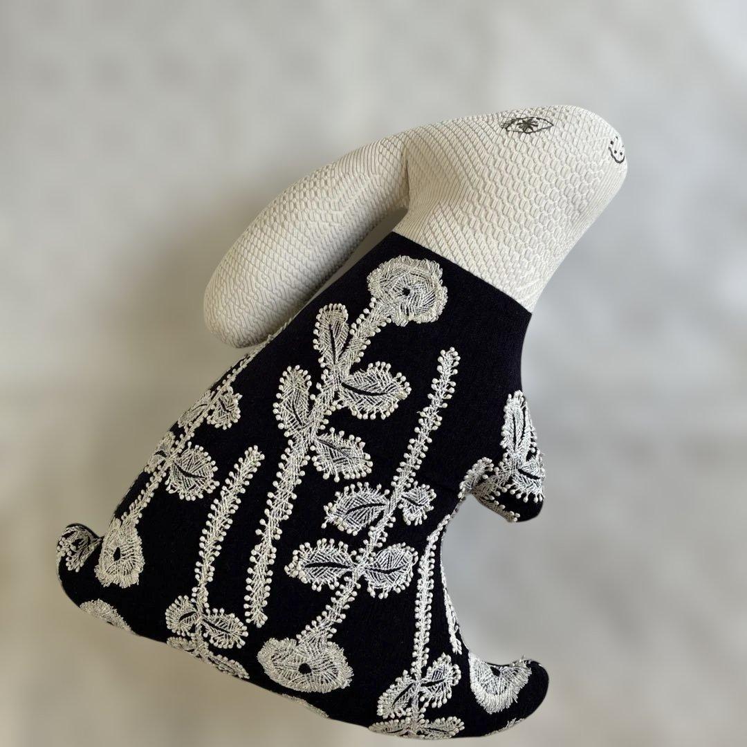 ミナペルホネン うさぎクッション　frost garden ネイビー