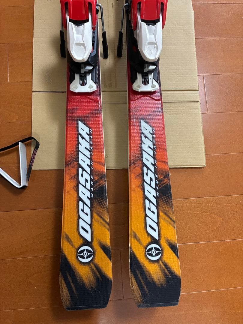 人気モデルOGASAKA ケオッズKS-LS スキー板 赤黒 バインディング付き