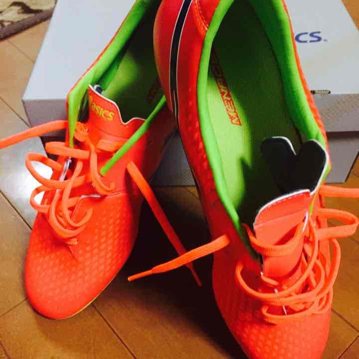 サッカースパイク アシックス