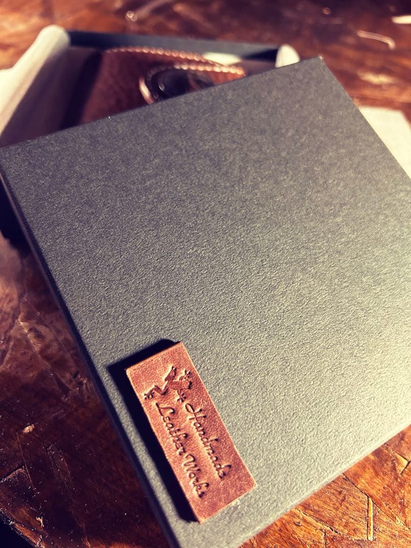 新品アウトレット　総手縫い　バッカスレザーウォレット 専用箱付　コンチョ選択可能