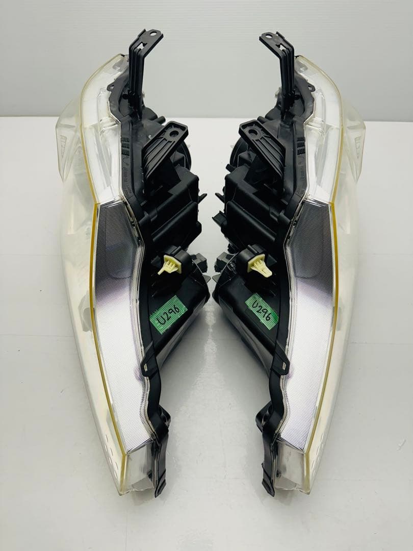 ステップワゴン スパーダ HID ヘッドライトKOITO 100-22013