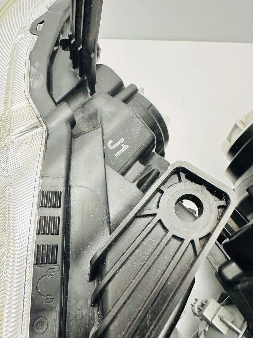 ステップワゴン スパーダ HID ヘッドライトKOITO 100-22013