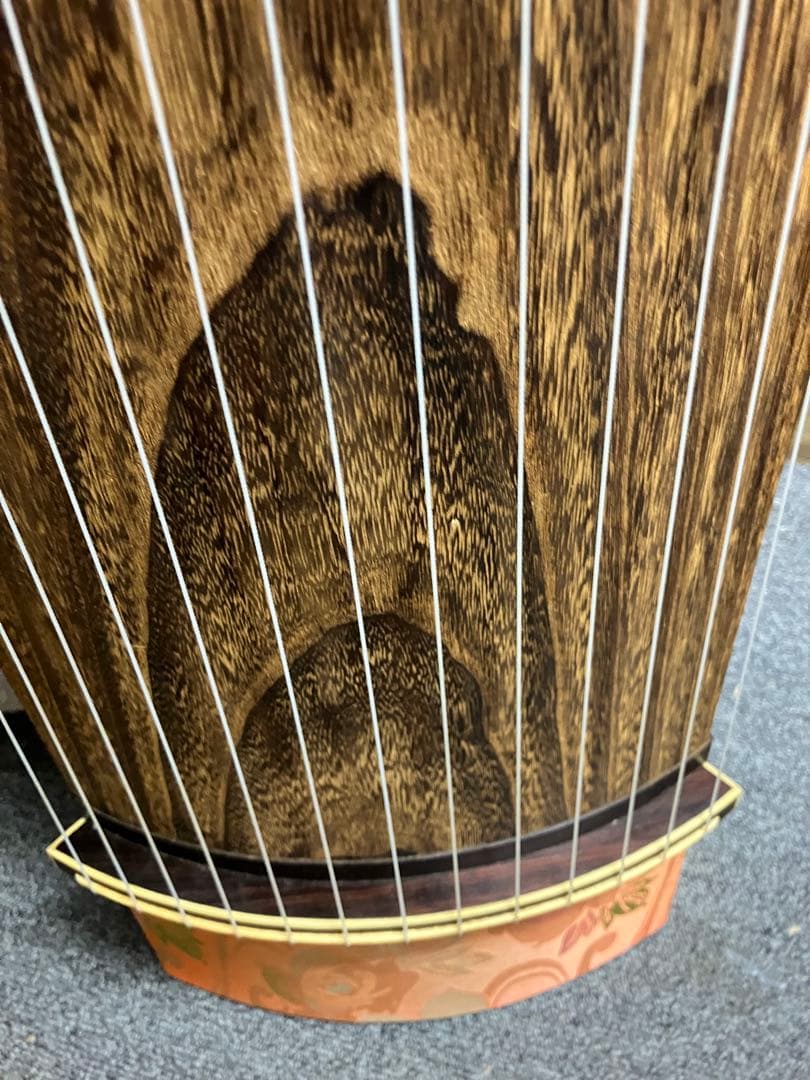 13弦お琴 並甲、すだれ掘り 琴柱、猫足他一式付き 弦も新しく、傷も少ない
