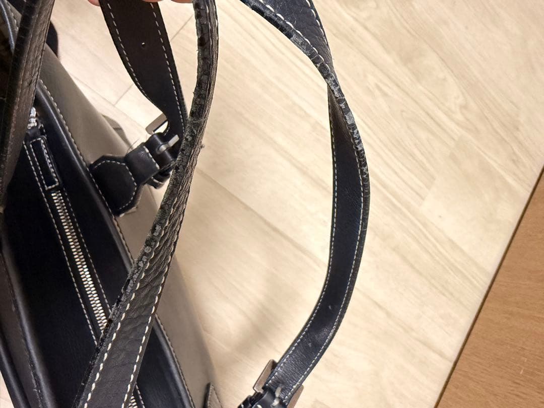 Burberry ブラックレザービジネストートバッグ