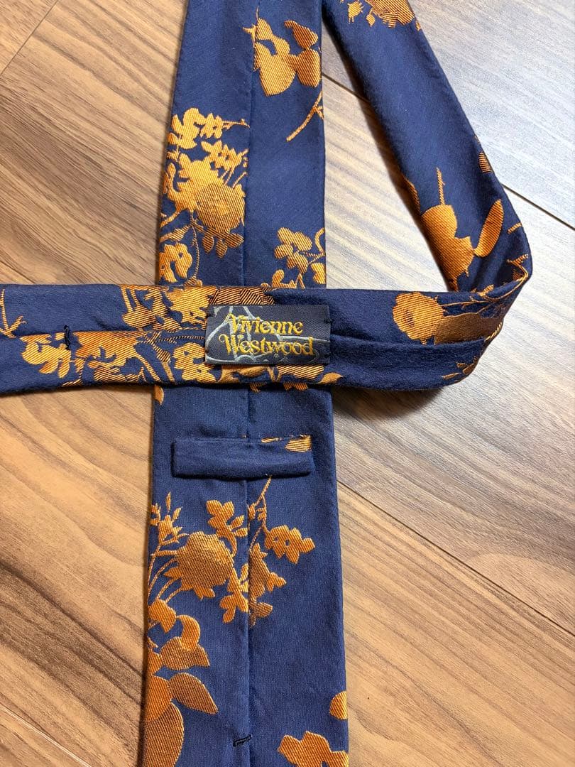 な*ち様 希少‼️Vivienne Westwood ネクタイ ネイビー 刺繍花