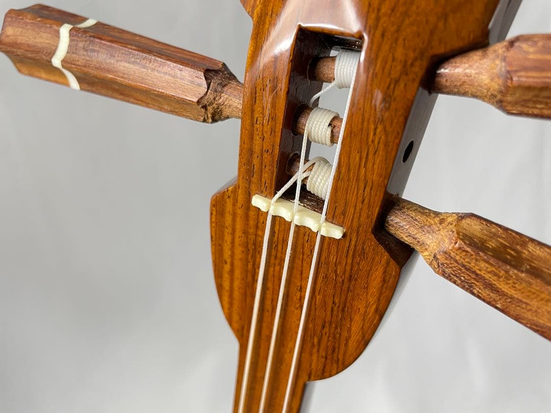 宮古木工芸 本皮1枚貼り/けやき棹 三線 与儀栄功作