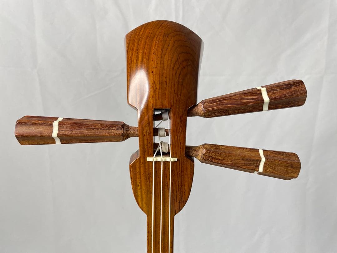 宮古木工芸 本皮1枚貼り/けやき棹 三線 与儀栄功作