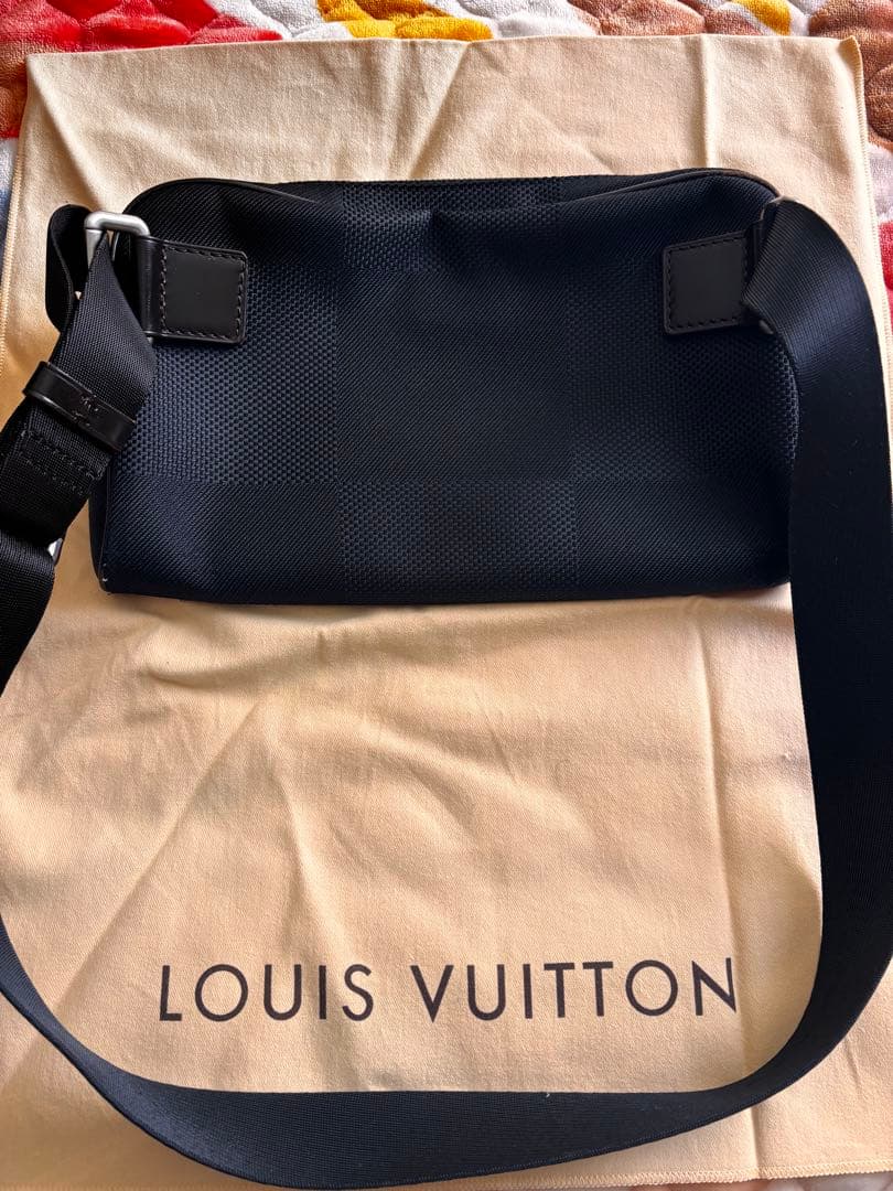LOUIS VUITTONショルダーバック