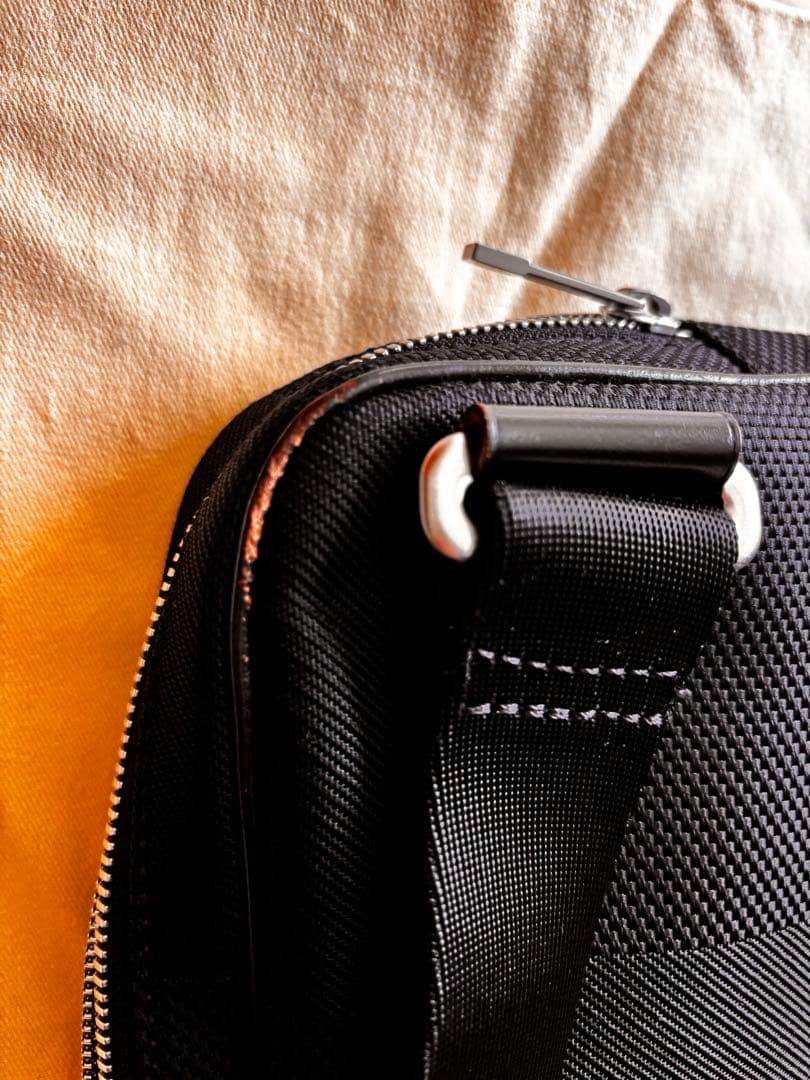 LOUIS VUITTONショルダーバック