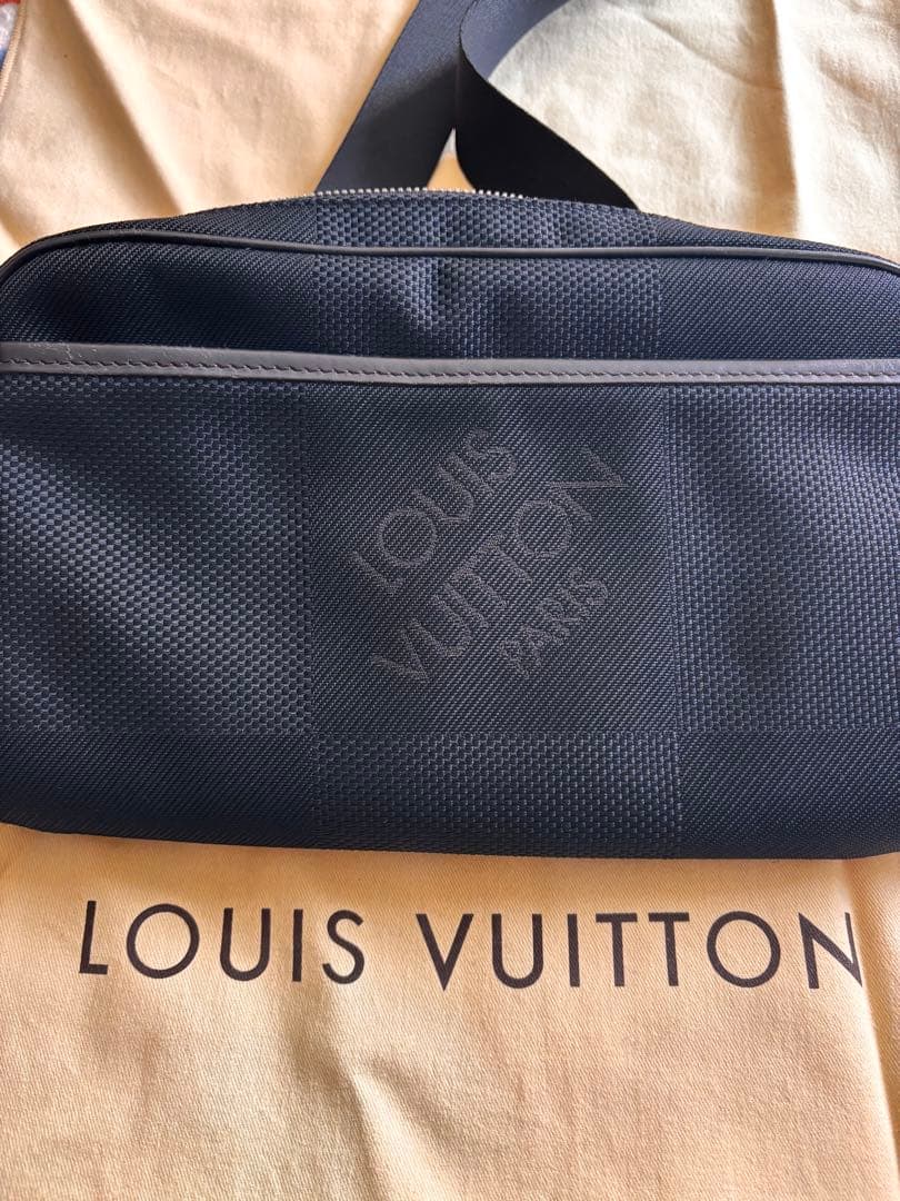 LOUIS VUITTONショルダーバック
