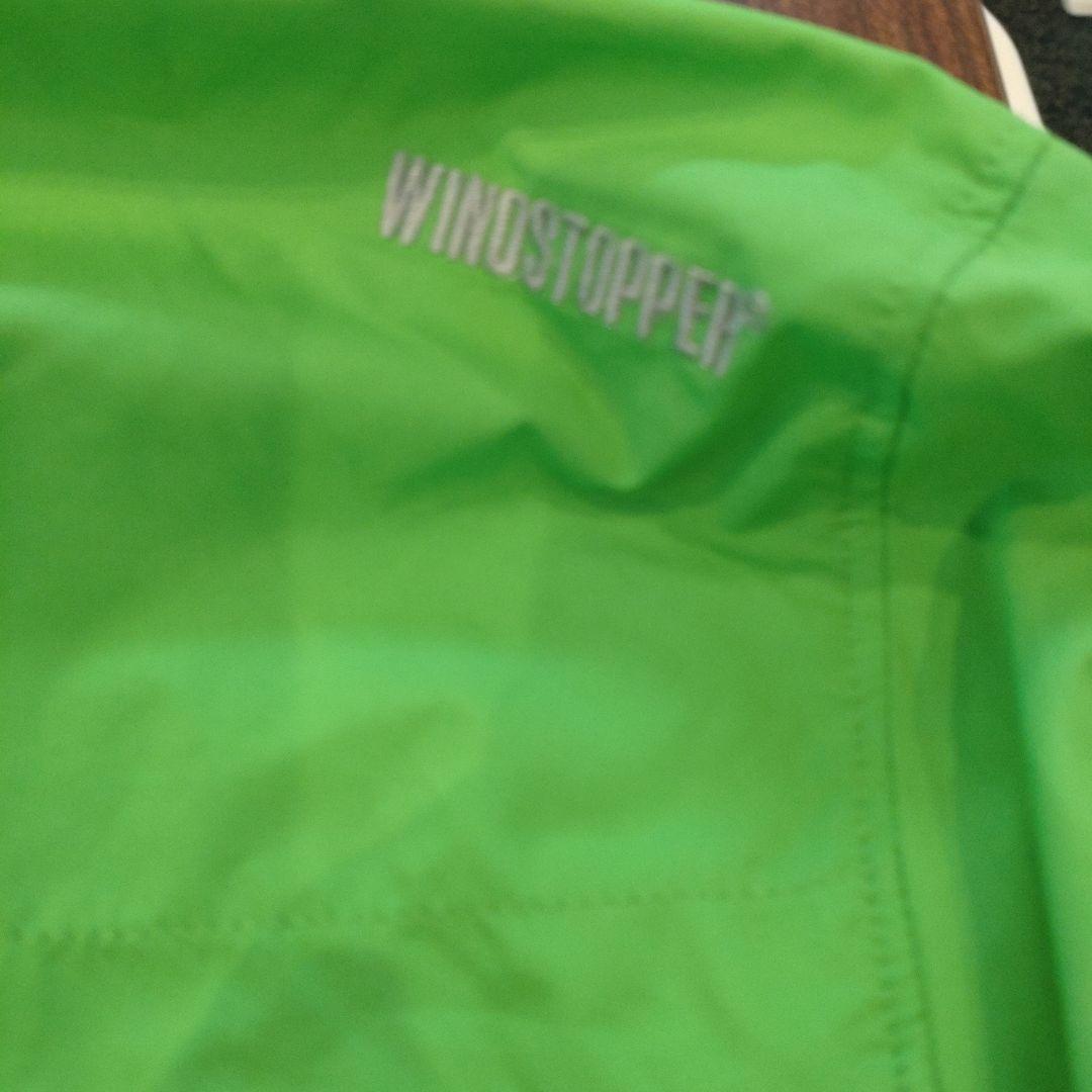 グリーンウィンドブレーカー 反射ストライプ付き