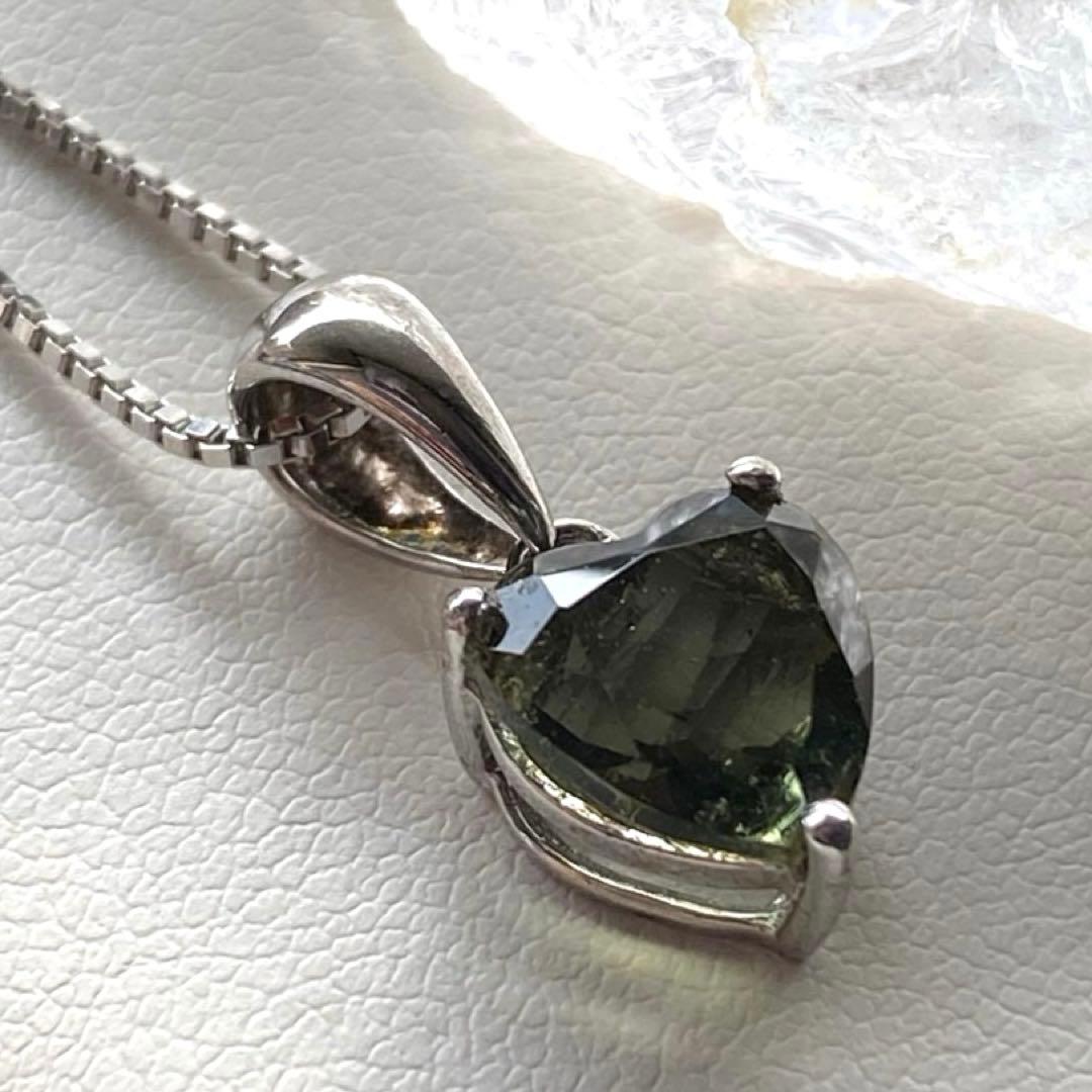 SALE❣️ 極上❣️シルバーチェーン付❤︎モルダバイトペンダント