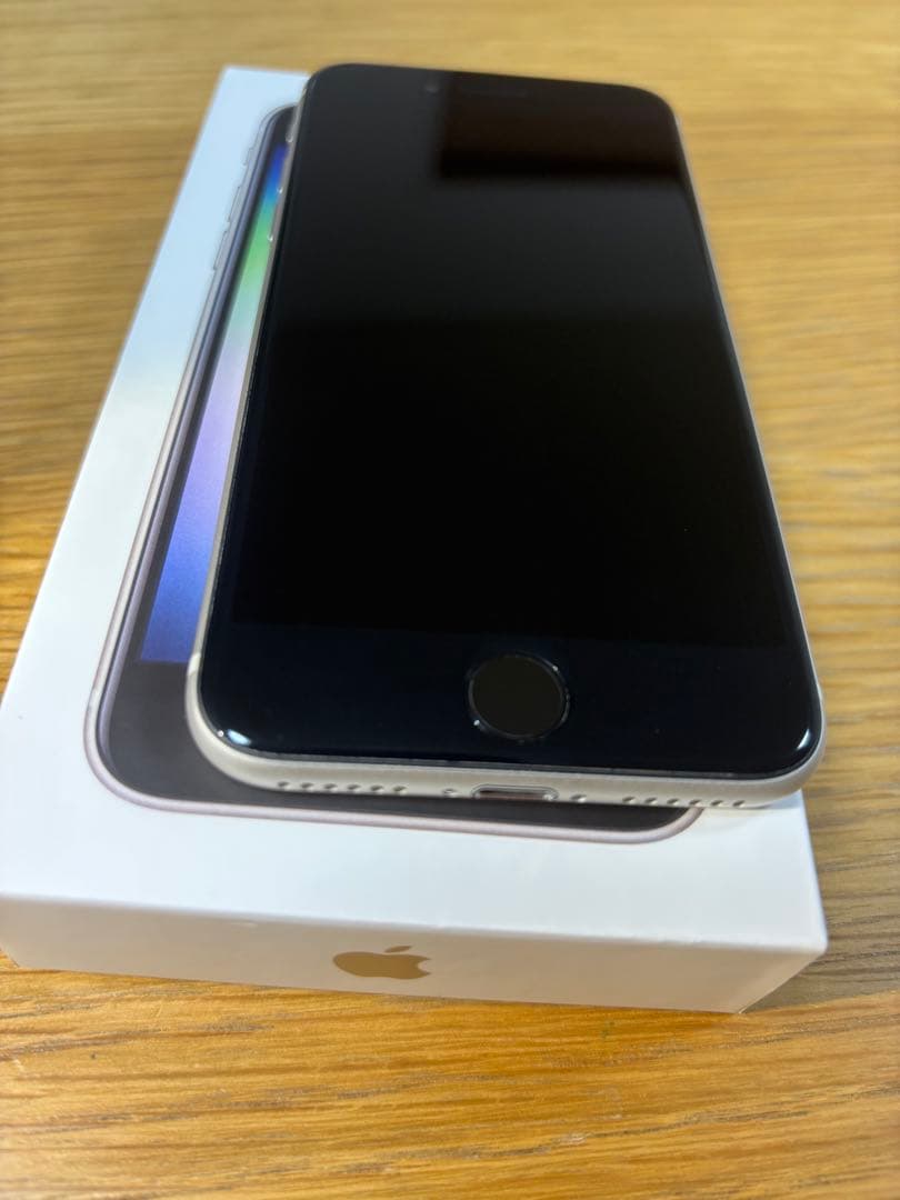 iPhone SE (第3世代) 64gb スターライト 本体