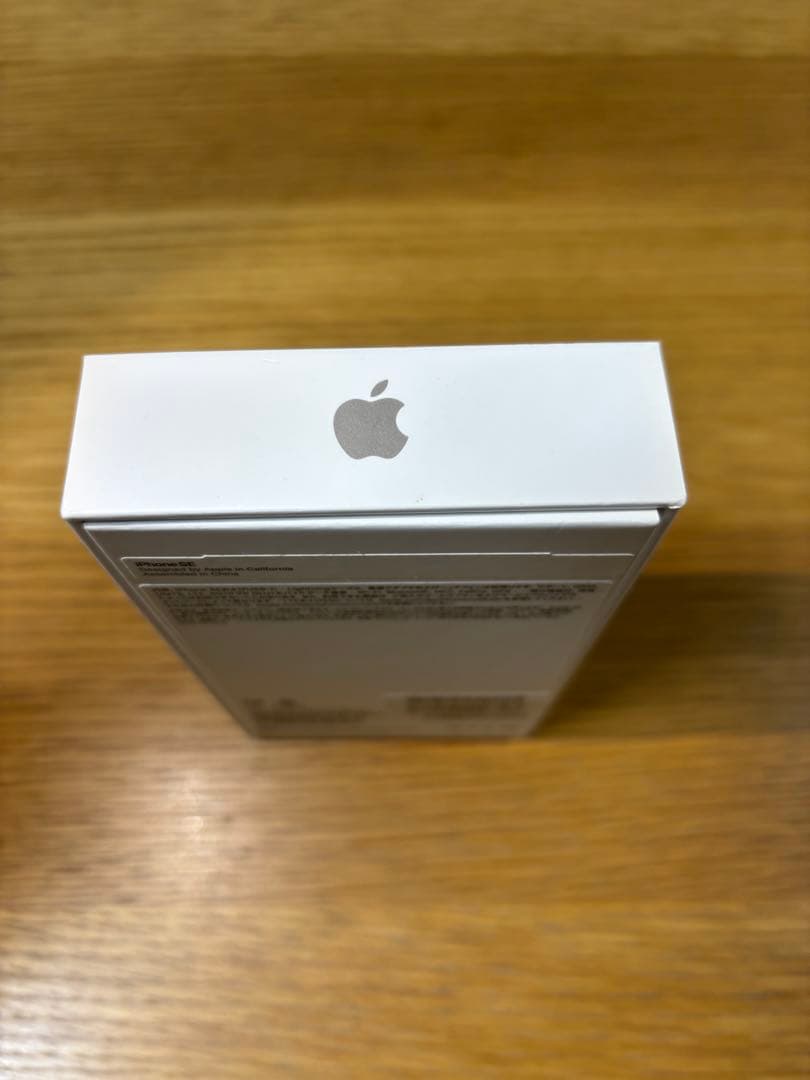 iPhone SE (第3世代) 64gb スターライト 本体