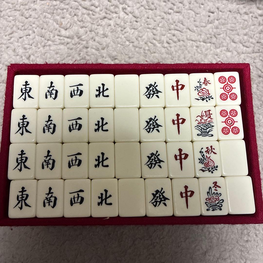 麻雀牌セット プラスチック製 赤色ケース付き　 任天堂　役満　特重