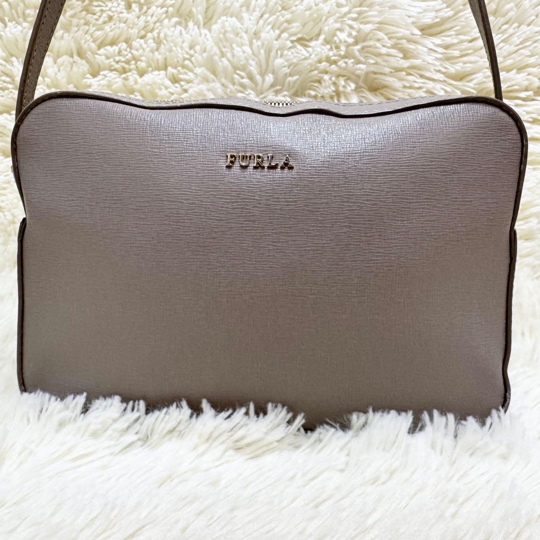 ✨保証書付き✨フルラ リリー カメラバック 斜めがけ レザー グレージュ