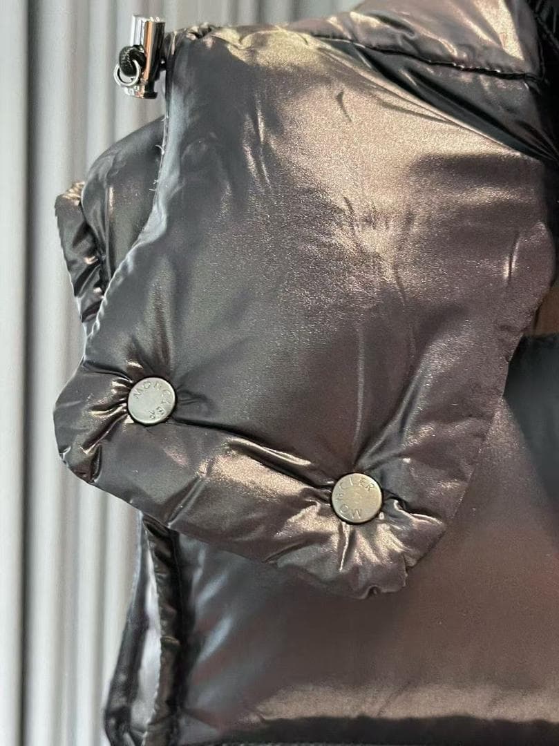 モンブラン 黒 ダウンベスト フード付き~！~