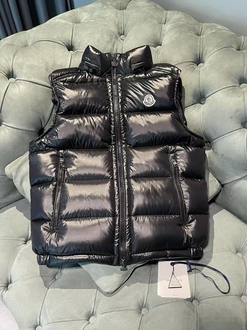 モンブラン 黒 ダウンベスト フード付き~！~