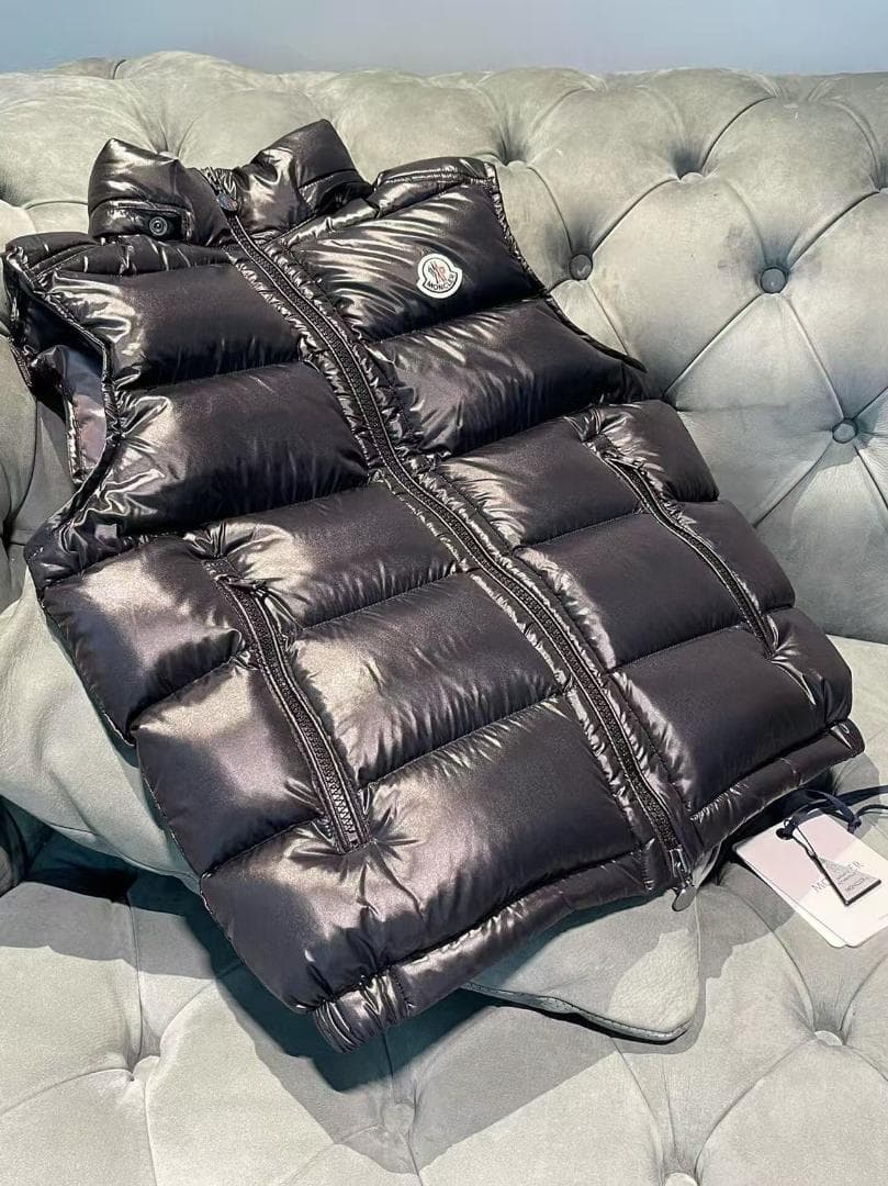 モンブラン 黒 ダウンベスト フード付き~！~
