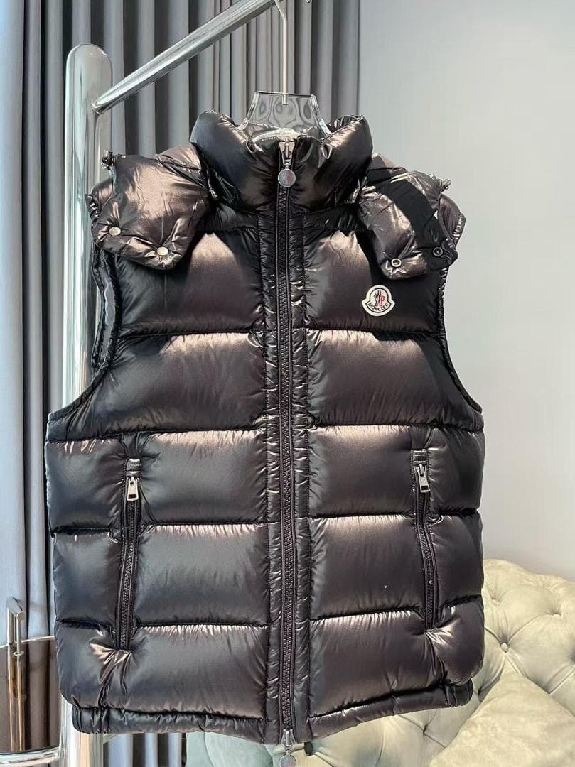 モンブラン 黒 ダウンベスト フード付き~！~
