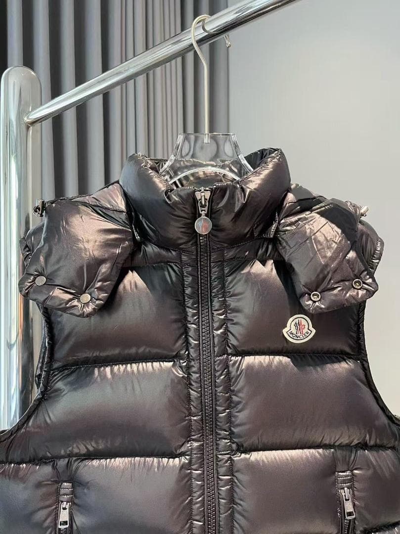 モンブラン 黒 ダウンベスト フード付き~！~