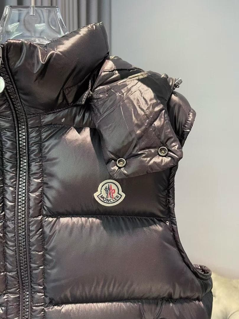 モンブラン 黒 ダウンベスト フード付き~！~