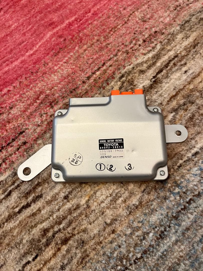 エスティマ　ハイブリッド　ボルテージセンサー